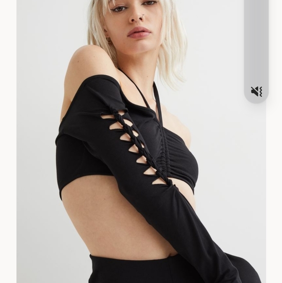 NWT Cut Out Crop Halter Top - Picture 3 of 7